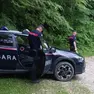 Una gazzella dei carabinieri lungo una strada silvopastorale per eseguire i controlli del caso