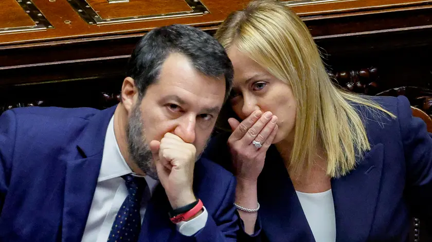 La premier Giorgia Meloni (FdI) con il suo vice, Matteo Salvini (Lega)