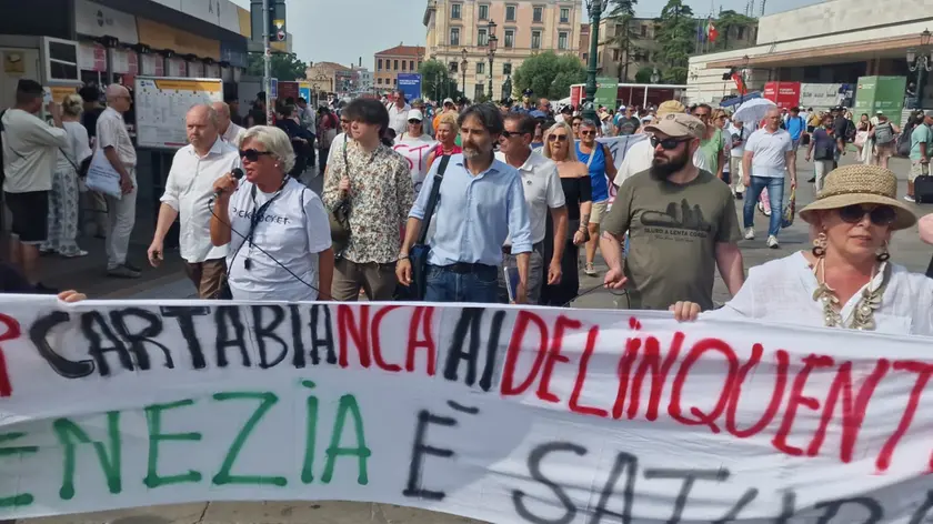 Una manifestazione contro i borseggiatori