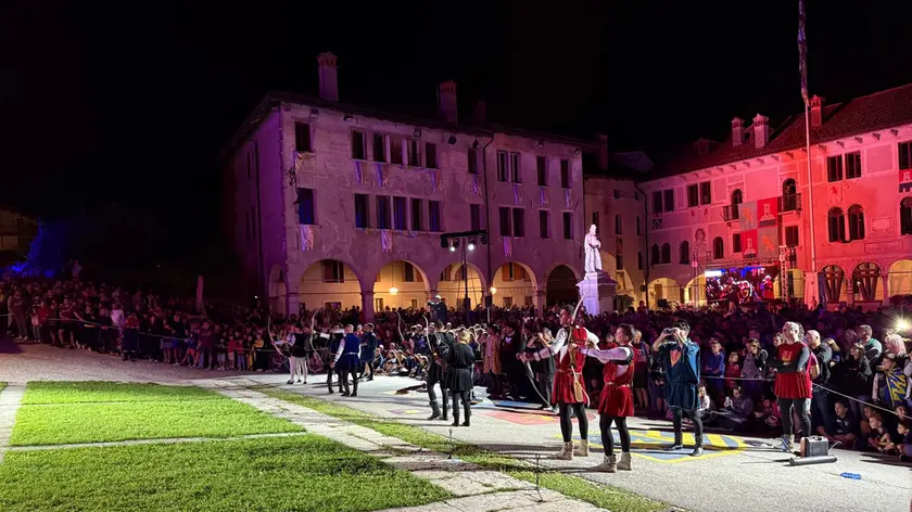 Uno dei tiri della gara con l'arco