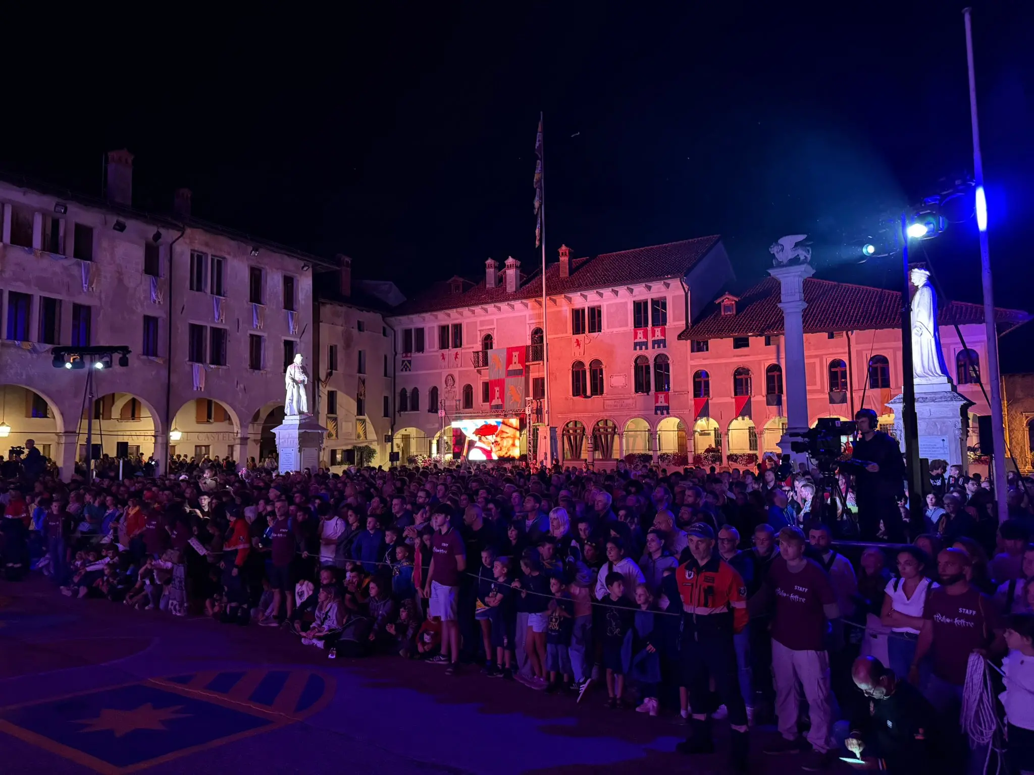 Gran pienone in Piazza Maggiore