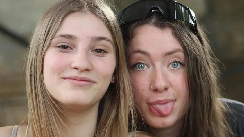 Da sinistra Gaia De Gol e l’amica Giulia