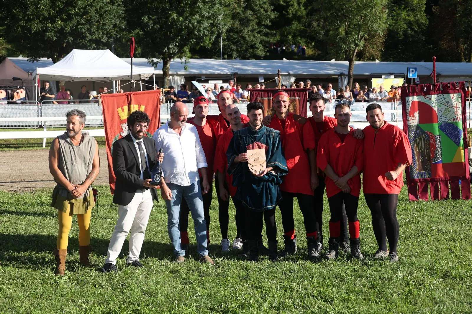 La premiazione di Santo Stefano, quartiere vincitore del tiro alla fune
