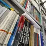 Testi scolastici in una foto di archivio