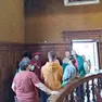 Un momento di una visita guidata all’interno della sala del consiglio comunale di Feltre
