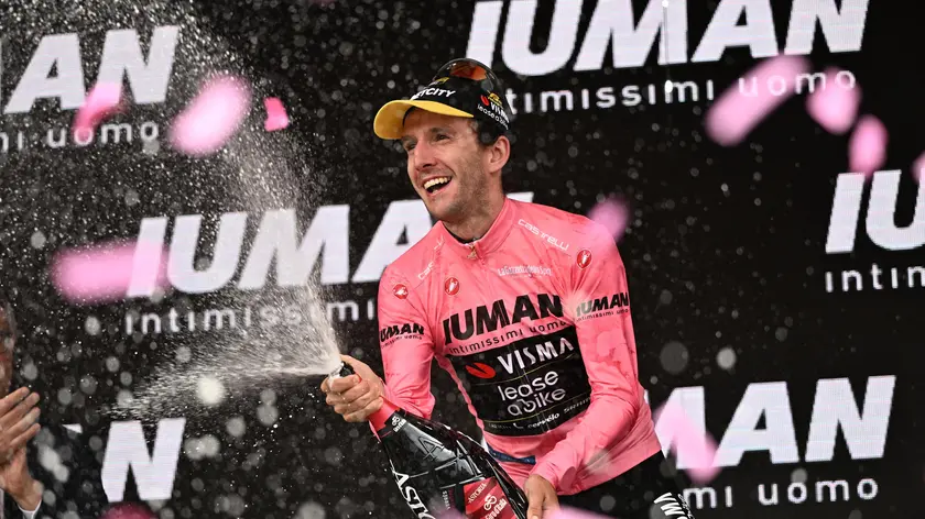 Simon Yates, vincitore del Giro d'Italia 2025