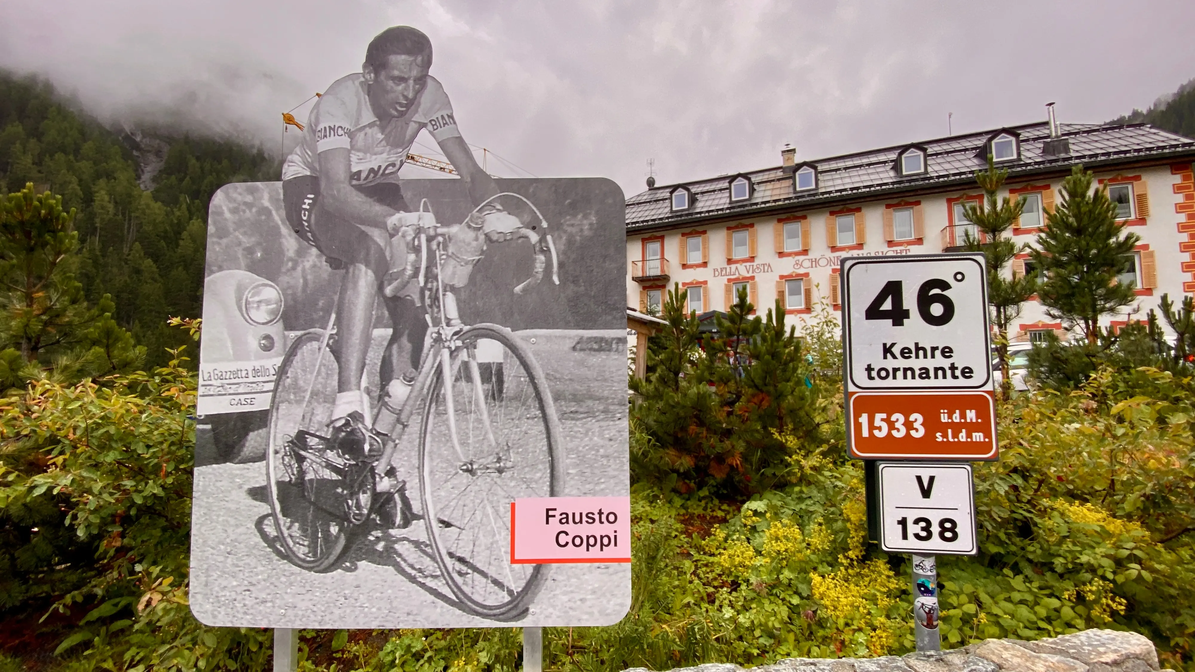 Lo storico Bella Vista e la silhouette di Coppi