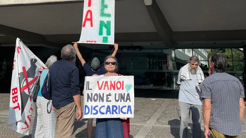 Protesta del comitato contro la discarica di Ponte Ronco