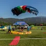 Una fase del trofeo Città di Belluno di paracadutismo