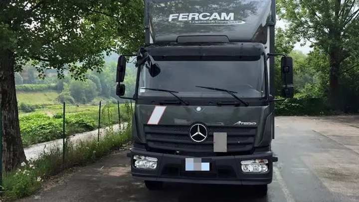 Il camion svaligiato a Longarone