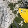 Le operazioni di recupero della donna con l'elicottero del Suem 118