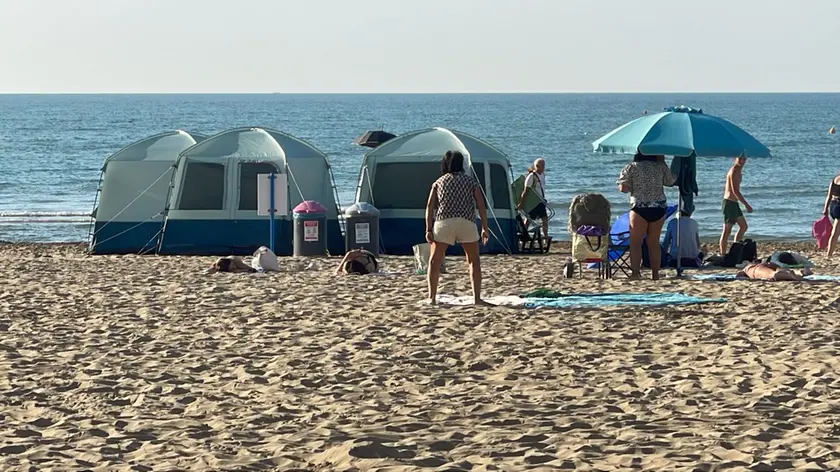 Le tende piantate in spiaggia