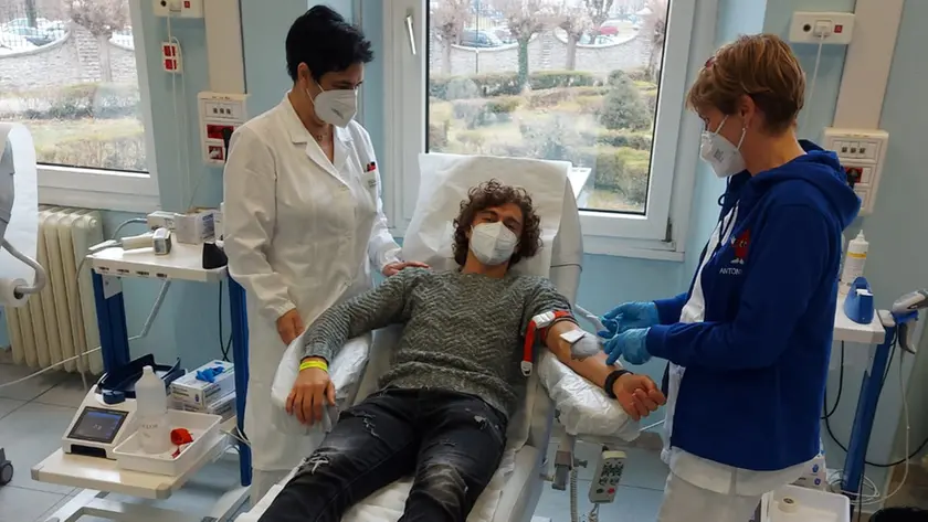 Il pilota Axel Bassani, testimonial per i donatori di sangue feltrini
