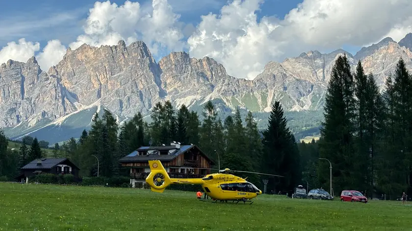 L'elicottero intervenuto per il decesso a Forcella Ambrizzola