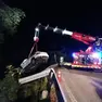 Il recupero dell'auto da parte dei Vigili del fuoco sul Nevegal