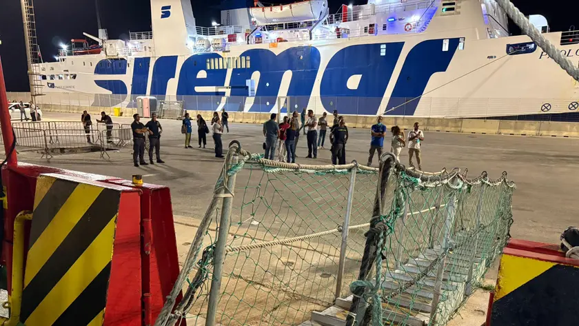 La nave Mediterranea è stata fermata a Trapani