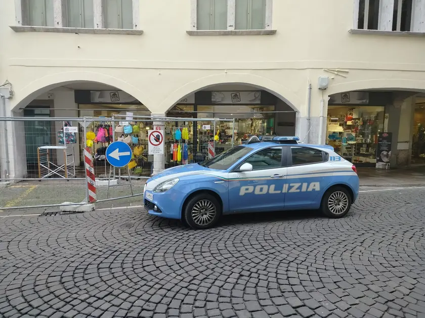 Una volante della polizia