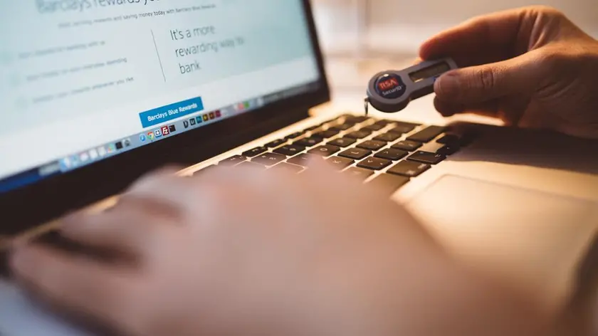Aumentano le truffe online
