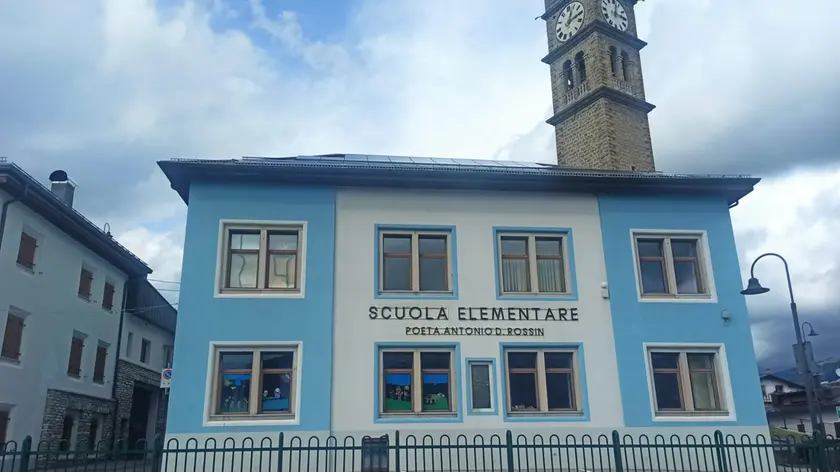 La scuola elementare di Danta di Cadore ospita al piano terra anche l’asilo