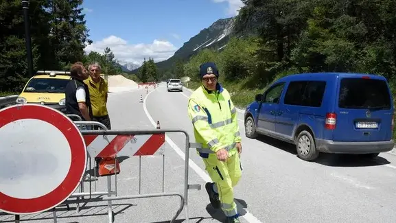 Una chiusura dell'Alemagna per frana