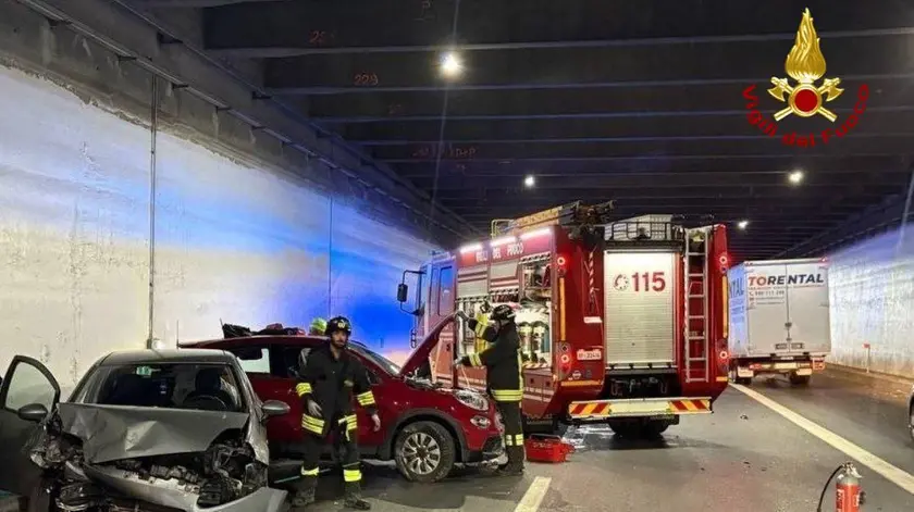 Le due auto coinvolte nello schianto sull'autostrada A27