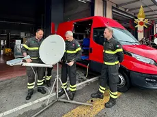 Vigili del fuoco durante l'esercitazione