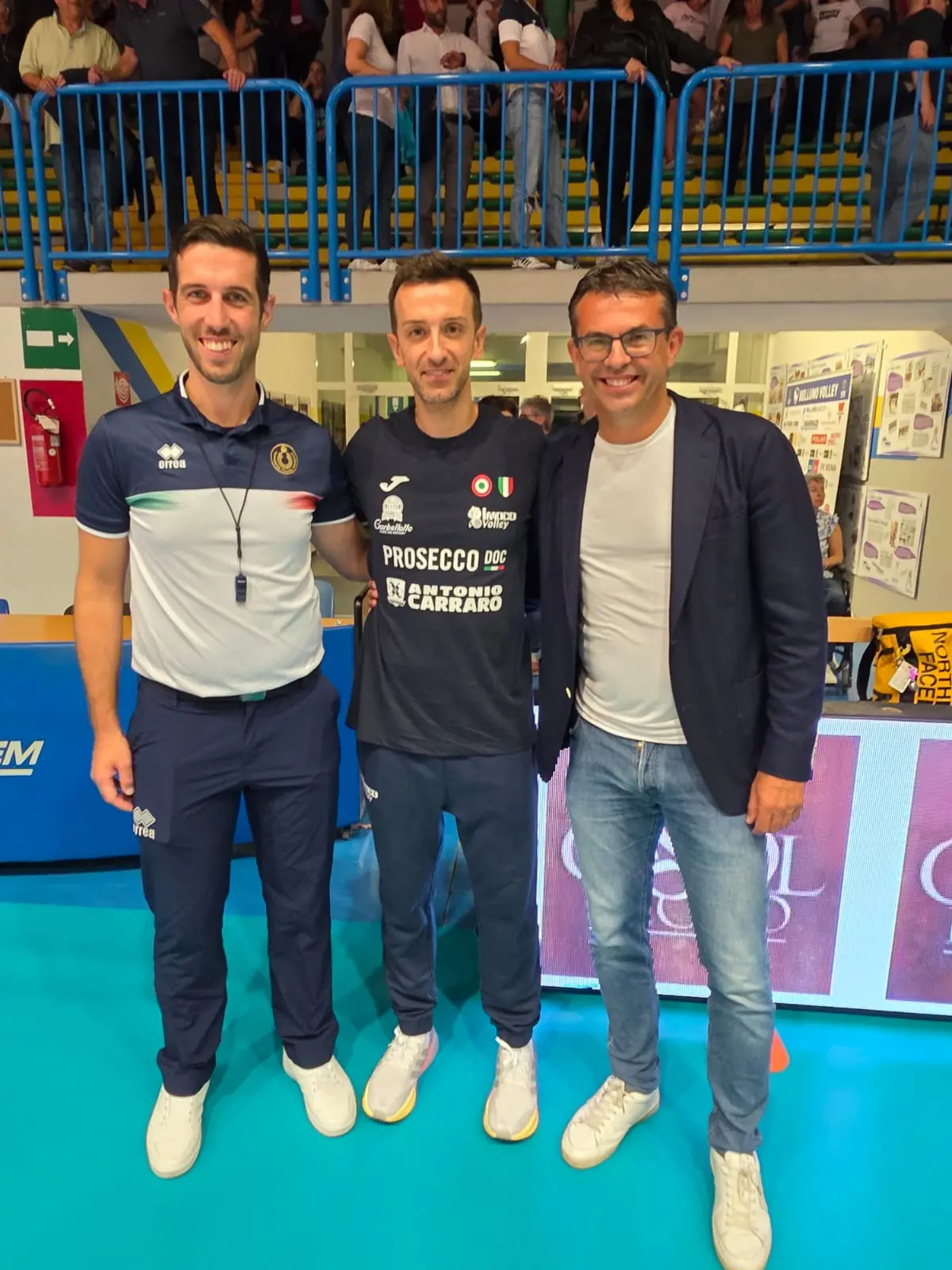 L'arbitro Andrea De Nard, il tecnico Daniele Santarelli e Roberto Padrin