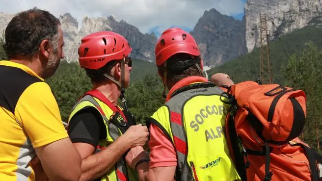 Una squadra del Soccorso alpino in una ricerca persona