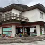 La bottega nella piazza di Bes
