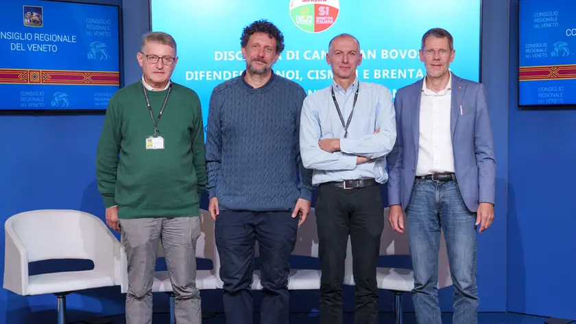 La delegazione a Venezia per sollecitare la Regione ad intervenire sul rischio inquinamento del Vanoi
