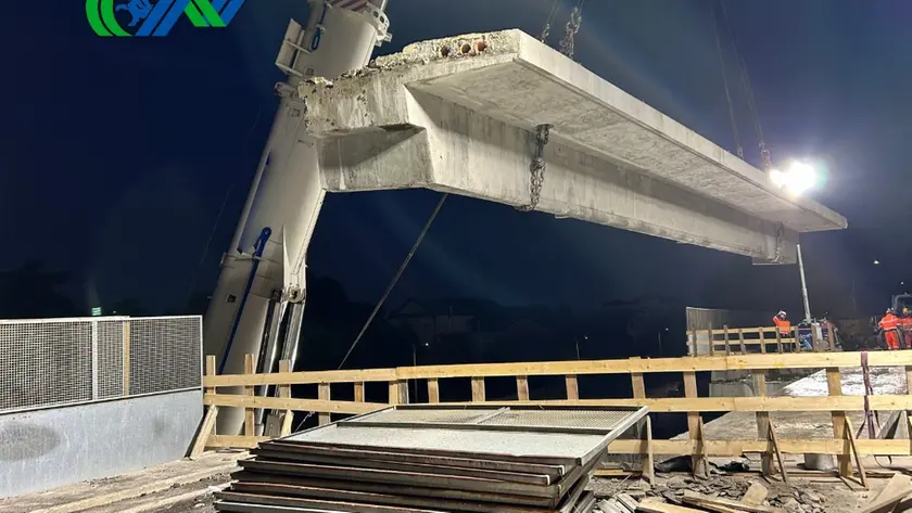 L'intervento di demolizione della campata centrale del cavalcavia Bottenigo a Mestre