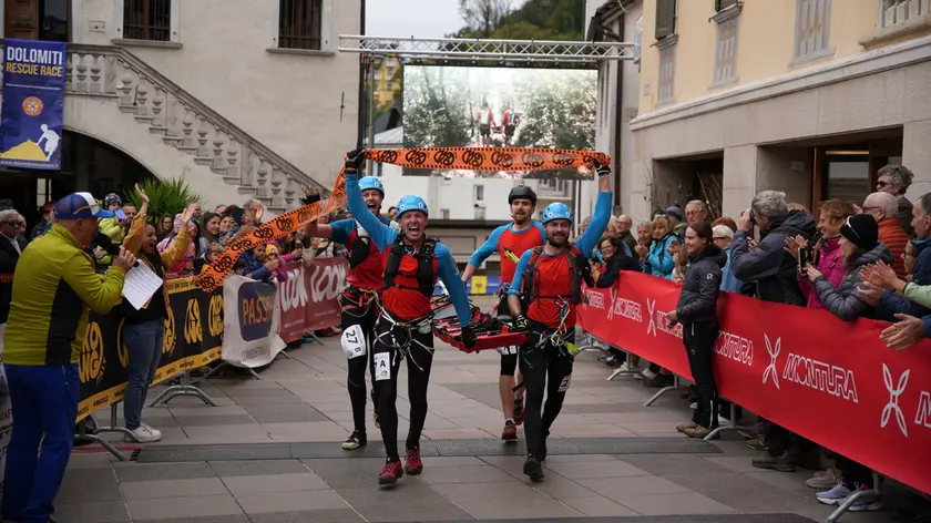 La gioia sul traguardo del team della Repubblica Ceca