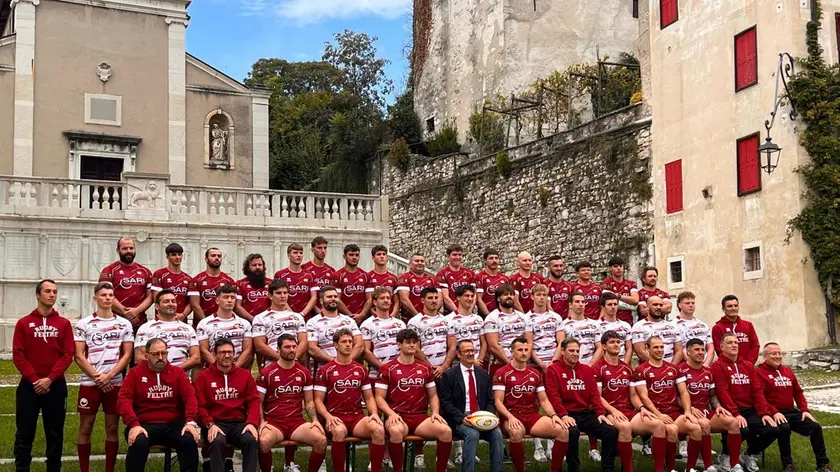 Il Rugby Feltre schierato dopo la presentazione in Sala Stemmi