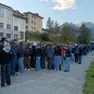 Gli studenti dell'istituto Follador manifestano davanti alla scuola contro la modifica dell'orario e per un ambiente scolastico più sereno