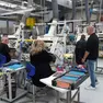 Lavoratori in una occhialeria