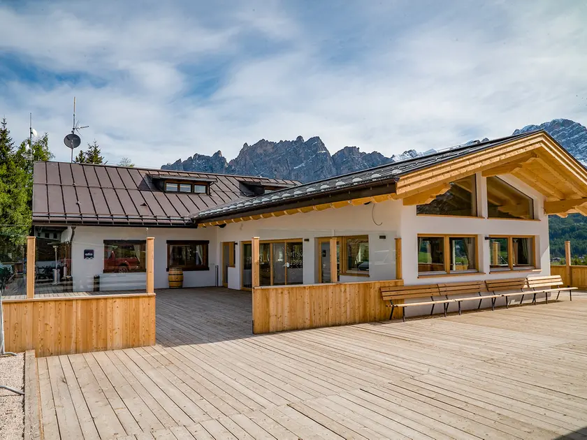 La foto di uno dei locali coinvolti, lo Chalet Tofane