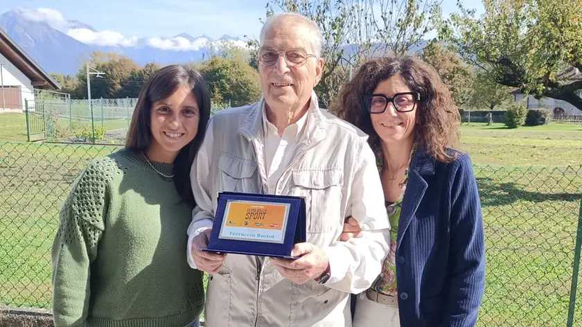 Ferruccio Bortot tra la nipote Giulia e la figlia Ivana