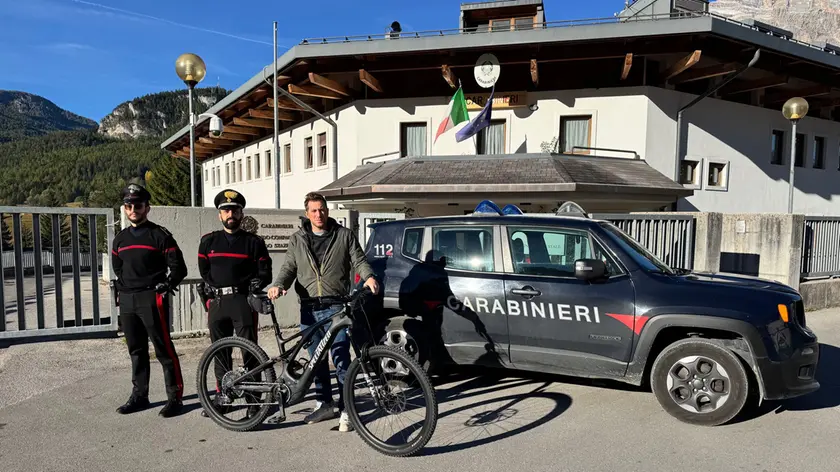 La costosa bicicletta elettrica recuperata dai carabinieri di Cortina