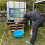 La cisterna Sib dalla quale i residenti si riforniscono di acqua