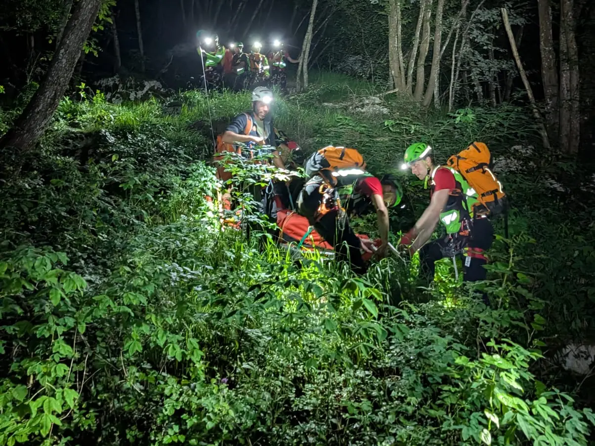 Un intervento notturno del Soccorso Alpino (foto d'archivio)