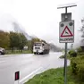Un cartello che indica la possibile presenza di cervi