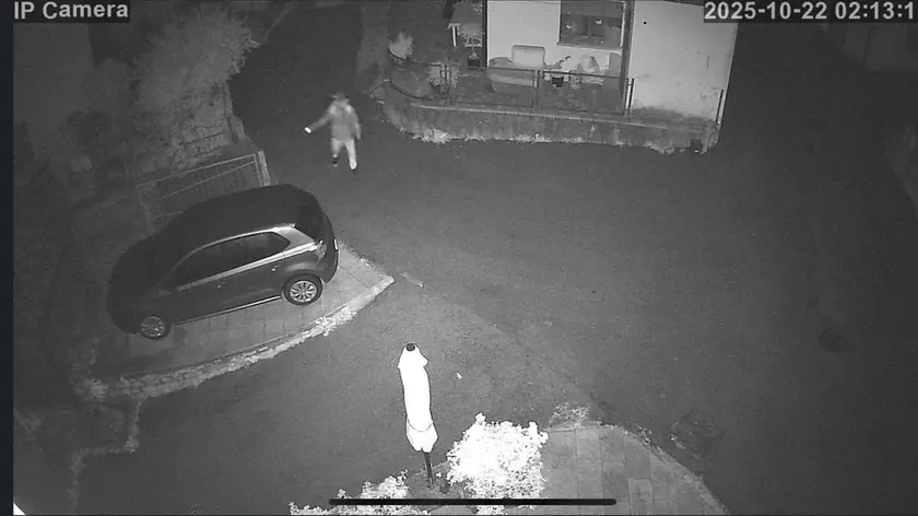 Un fotogramma che immortala l'uomo a Cirvoi