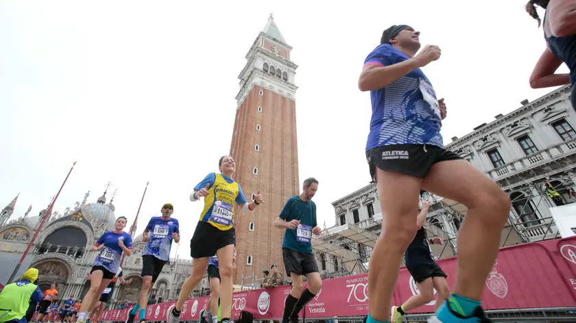 Lo straordinario spettacolo della Venicemarathon a San Marco