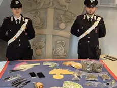 La droga e i soldi sequestrati dai carabinieri