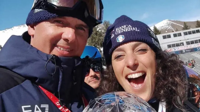 Giovanni Feltrin e Federica Brignone con la Coppa del Mondo
