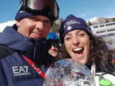 Giovanni Feltrin e Federica Brignone con la Coppa del Mondo