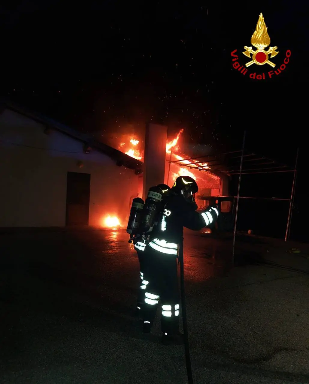 L'incendio scoppiato a Fastro