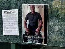 Chiesta archiviazione agente Polfer che uccise migrante