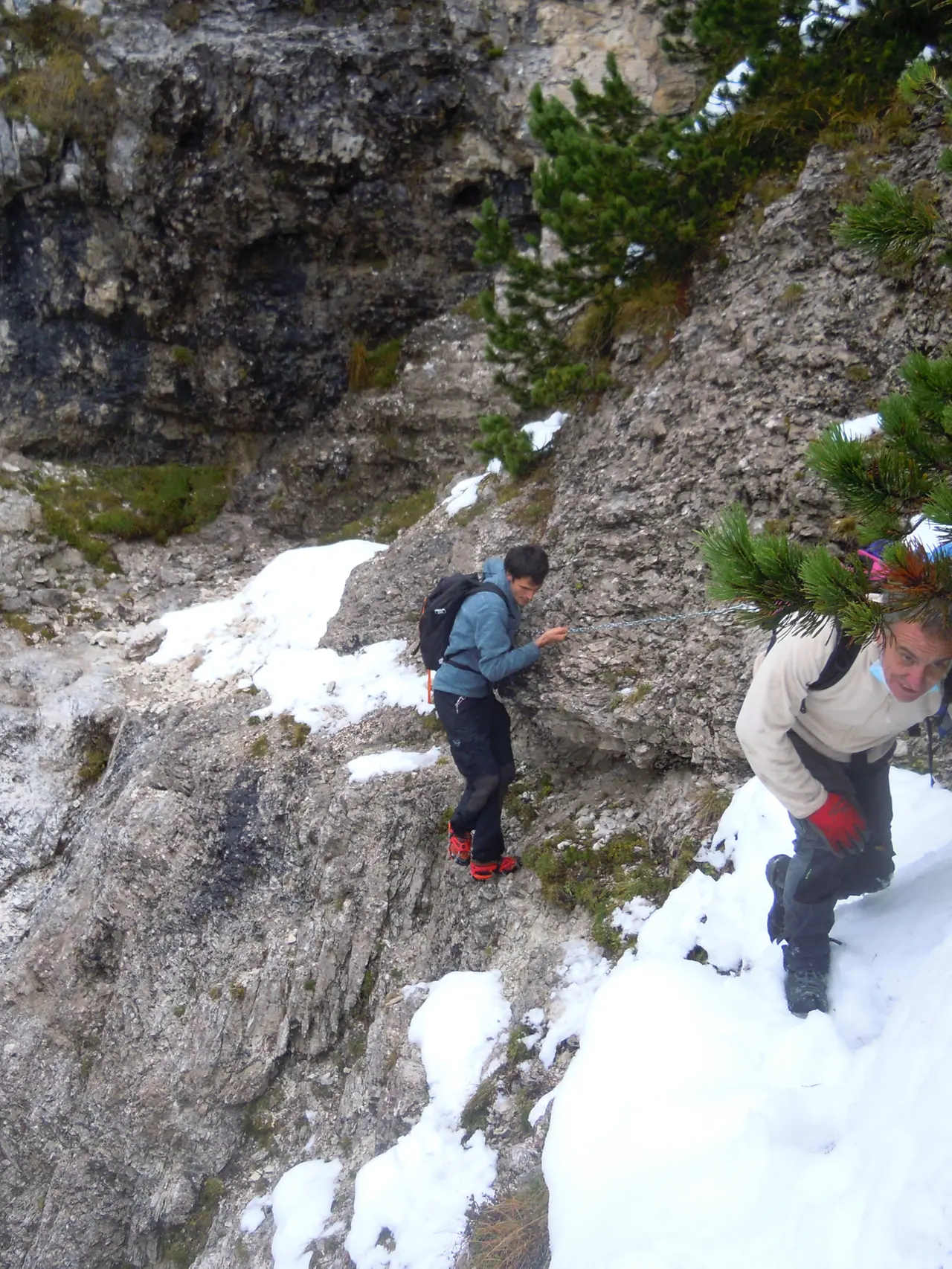 Il sentiero attrezzato che porta al Bivacco Valdo