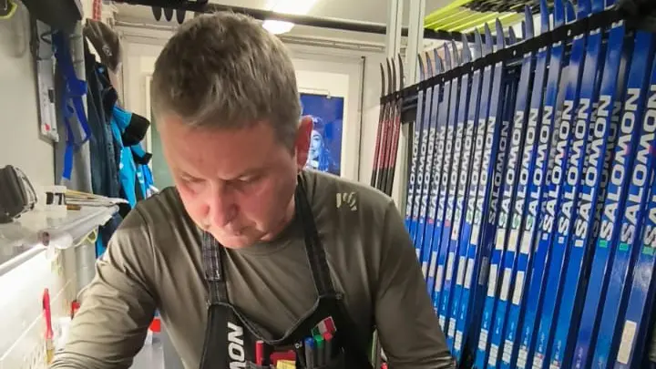 Luca D'Incau al lavoro sugli sci in Norvegia